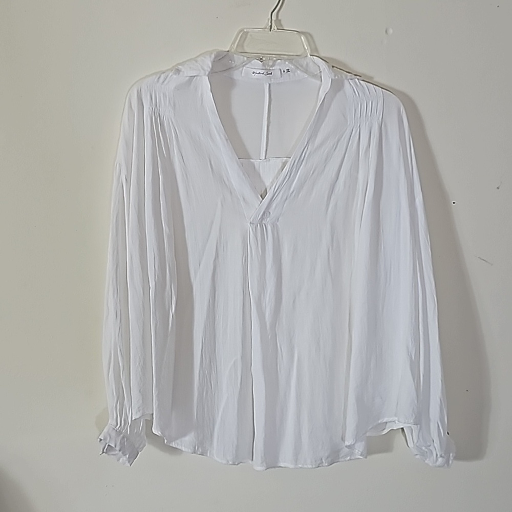 Mustard Seed White Long Sleeve V-neck top Size S